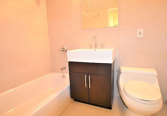 5th image of 220 E 63rd St APT 12J