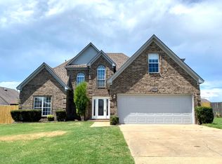 5586 Lake Front Dr, Horn Lake, MS 38637
