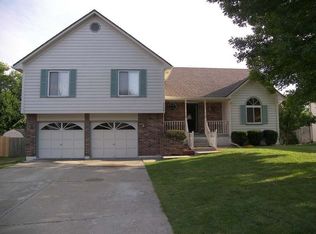 3508 NW Dogwood Dr, Blue Springs, MO 64015