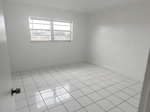 5th image of 1660 NE 150th St APT 201
