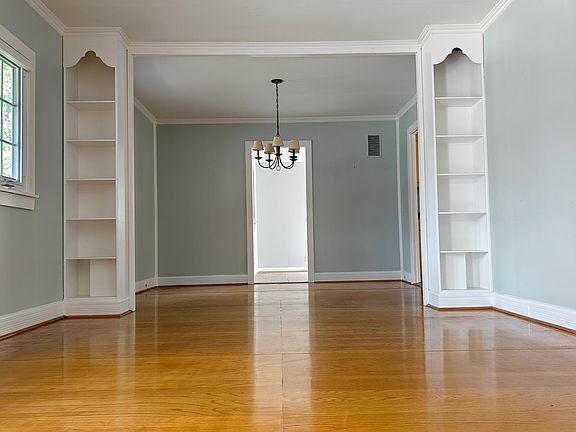 4th image of 2811 N Westmoreland St