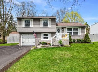 8412 Sextant Dr, Baldwinsville, NY 13027