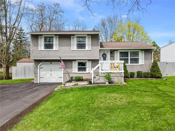 8412 Sextant Dr, Baldwinsville, NY 13027