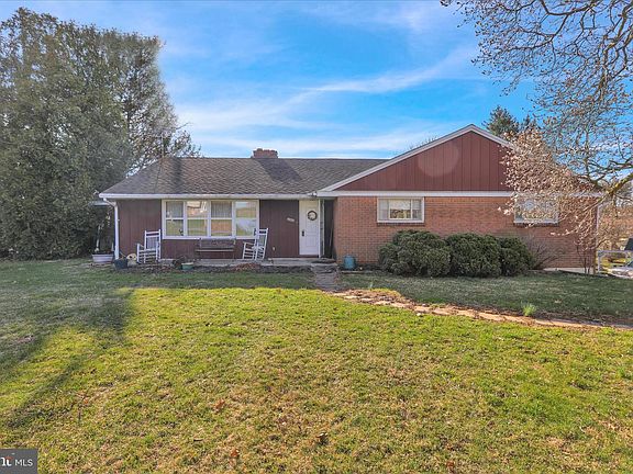 2nd image of 2460 Honeysuckle Ln