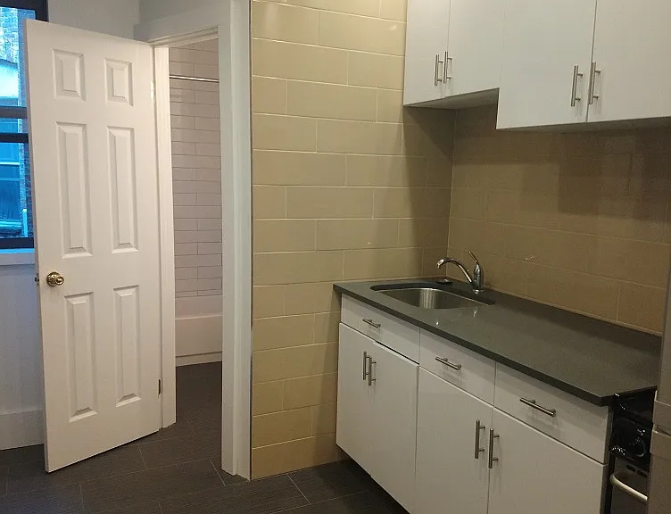 235 E 24th St #5A — Photo 13