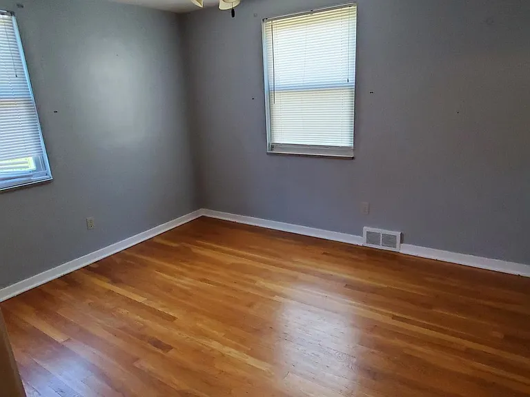 Small Bedroom 9x11