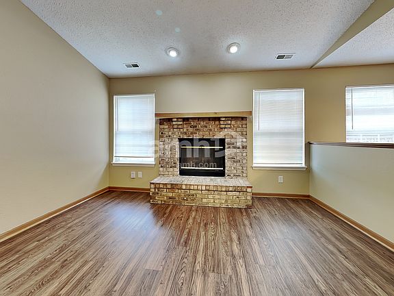 3rd image of 1366 Blue Grass Pkwy