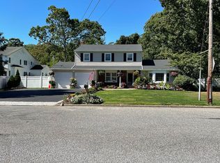 106 Bayview Dr, Oakdale, NY 11769