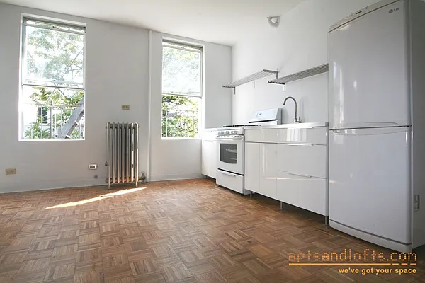 Rented by aptsandlofts.com | media 13