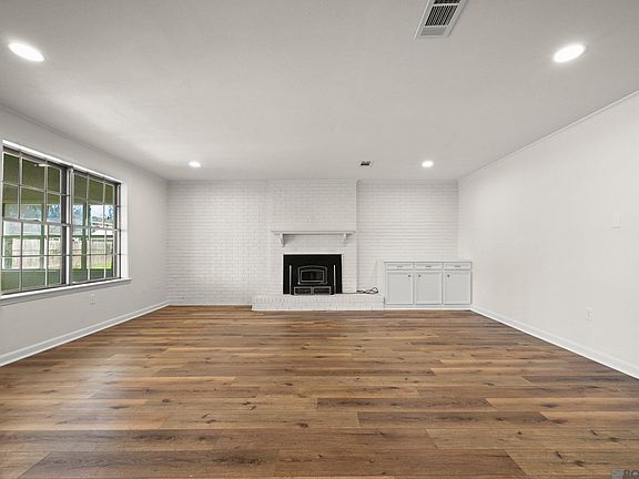5th image of 606 E Neal St