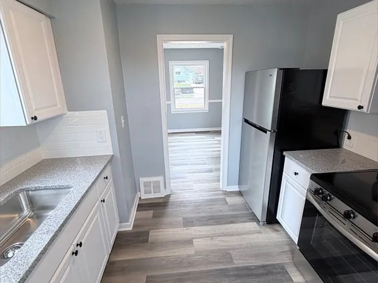 1568 Sunset Ave — Photo 7
