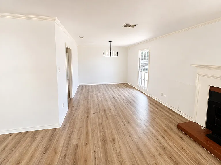 1013 Austin St — Photo 5