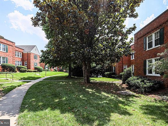 4th image of 1800 Queens Ln Unit 4-199