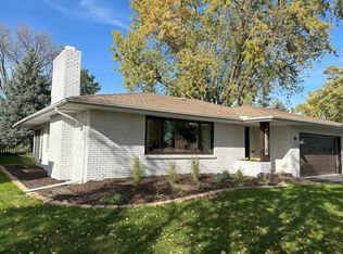 2916 Crestview Dr, Saint Anthony, MN 55418