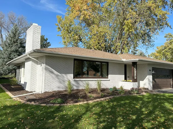 2916 Crestview Dr, Saint Anthony, MN 55418