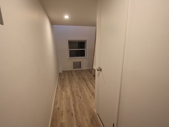 3rd image of 147 W 14th St #14