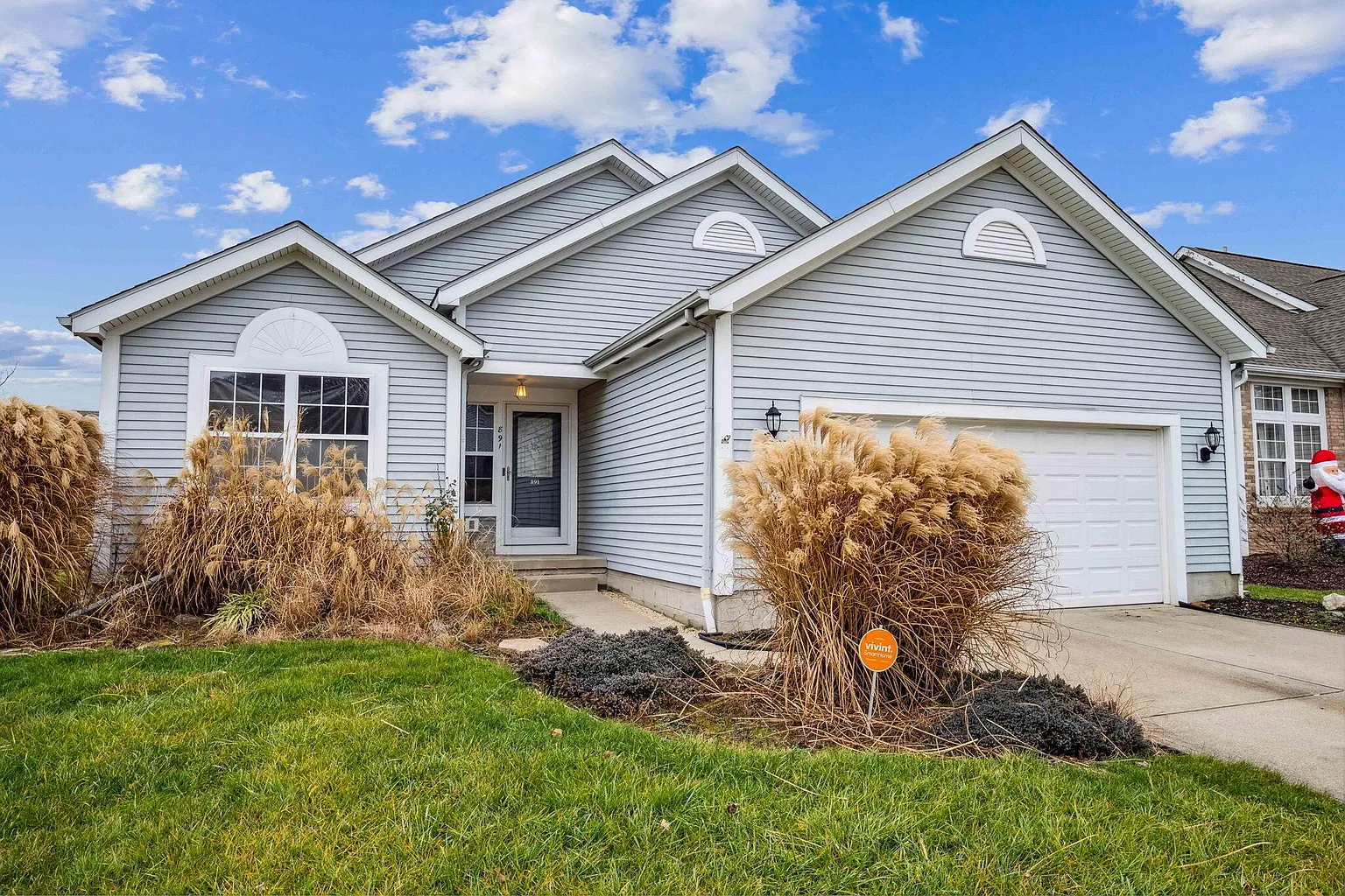 891 Briaro St photo 1