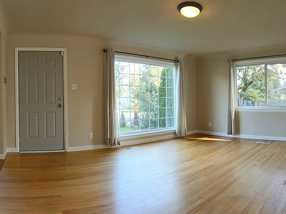 5th image of 774 Violet Meadow St S
