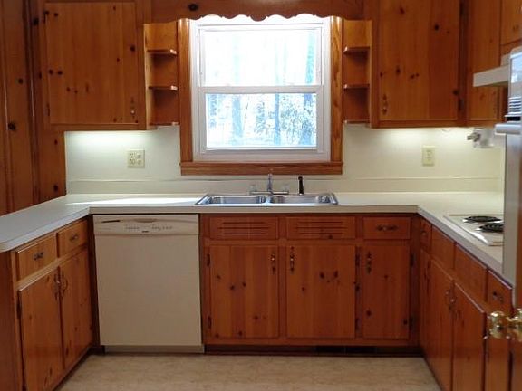 4th image of 2740 Birchwood Way SW