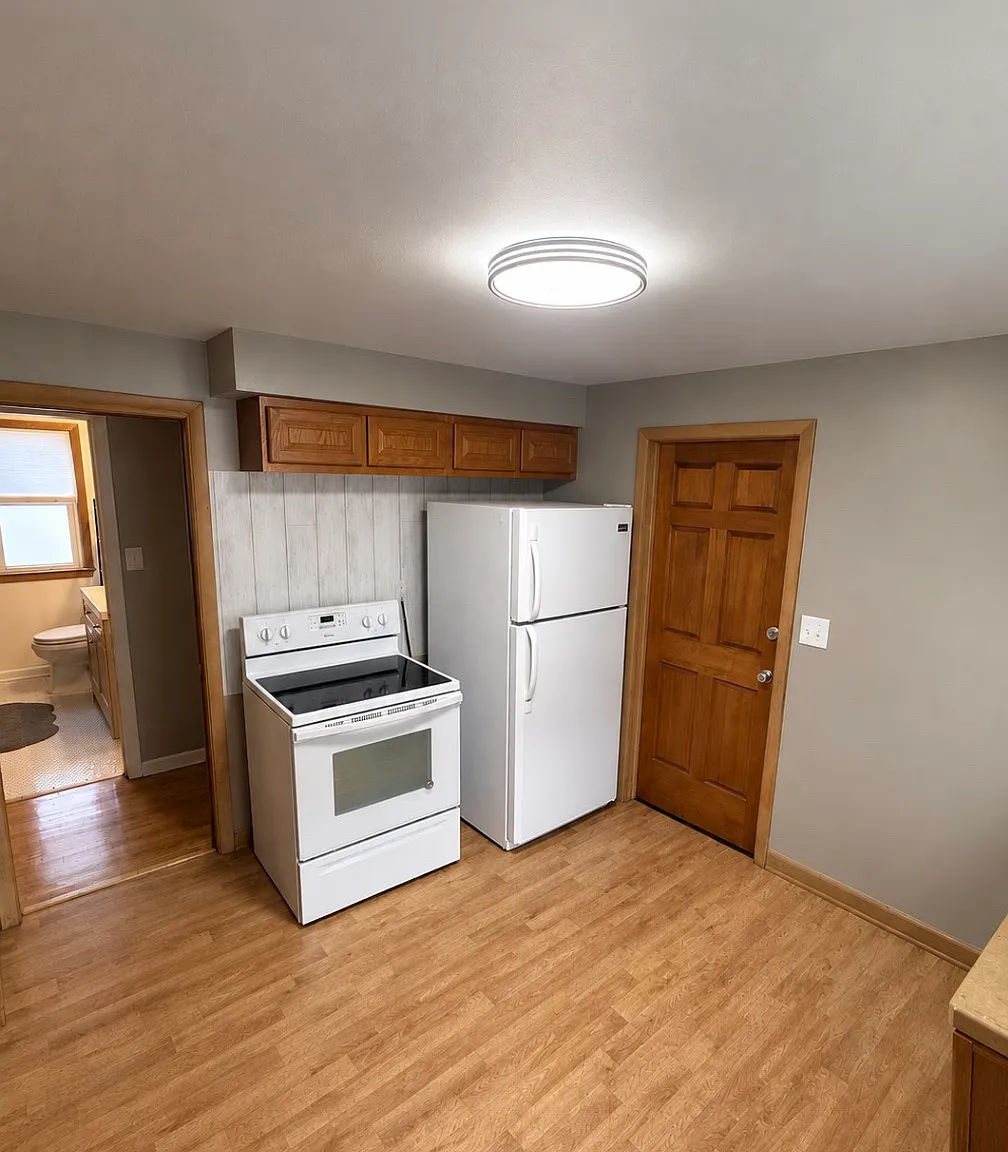 2 bed, 950 sqft, $1,400 — Photo 2
