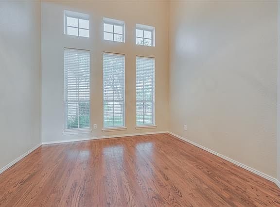 5th image of 10018 Links Fairway Dr