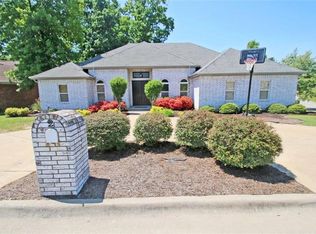 2 NE Harbour Dr, Bentonville, AR 72712