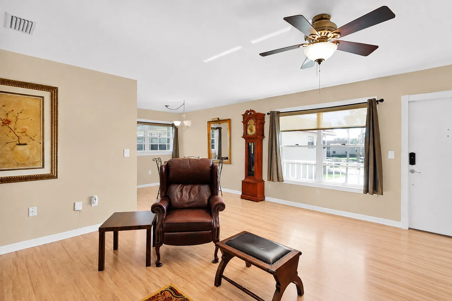 2 bed, 1000 sqft, $1,550 — Photo 2