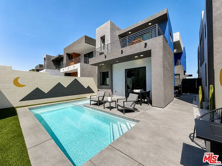 2693 Paragon Loop — Photo 1
