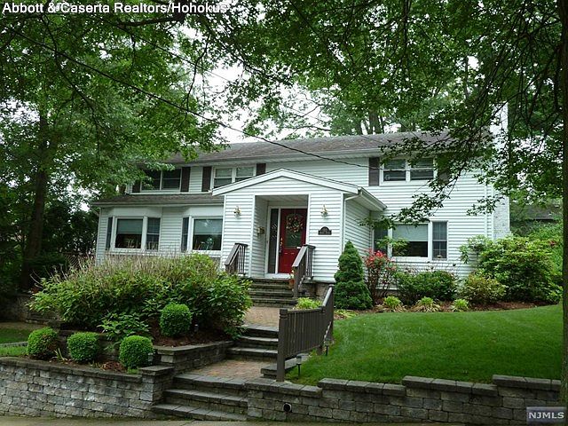 1st image of 152 Bergen Ave