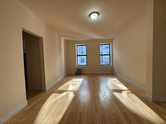 5th image of 11880 Metropolitan Ave APT 5A