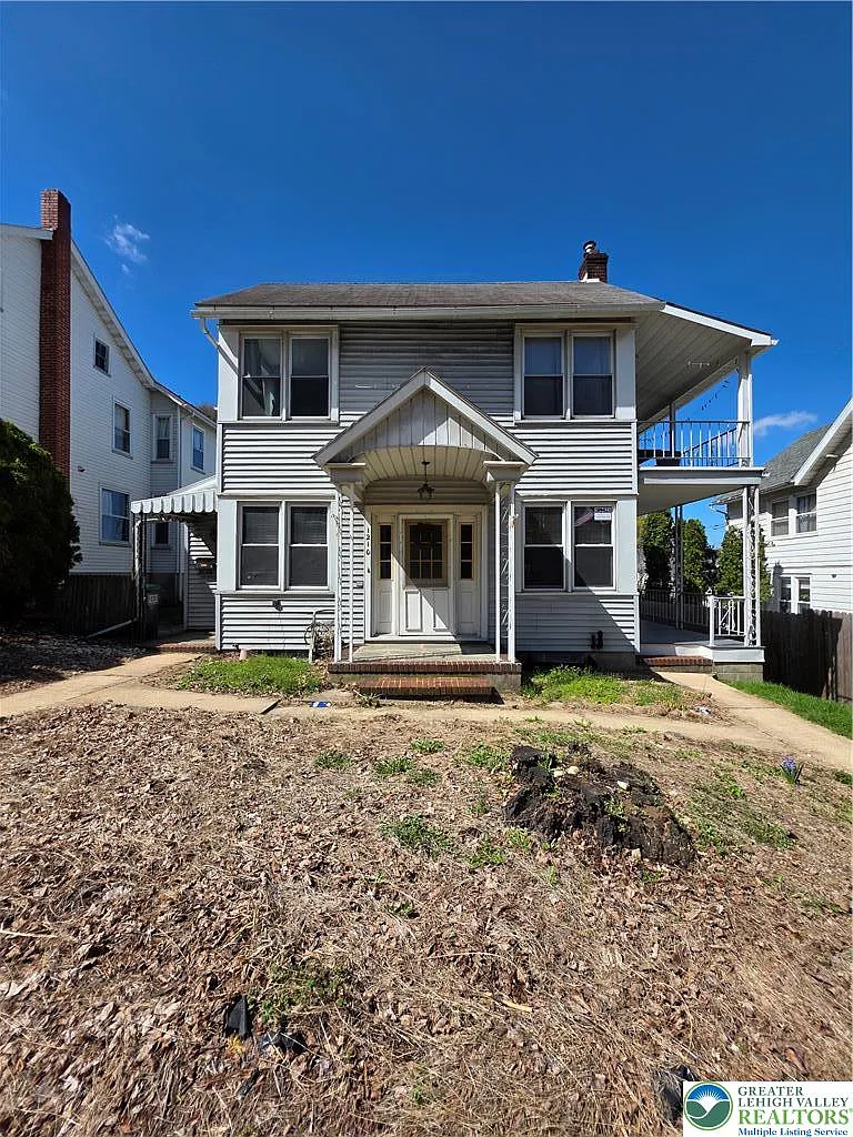 1210 Main St photo 1