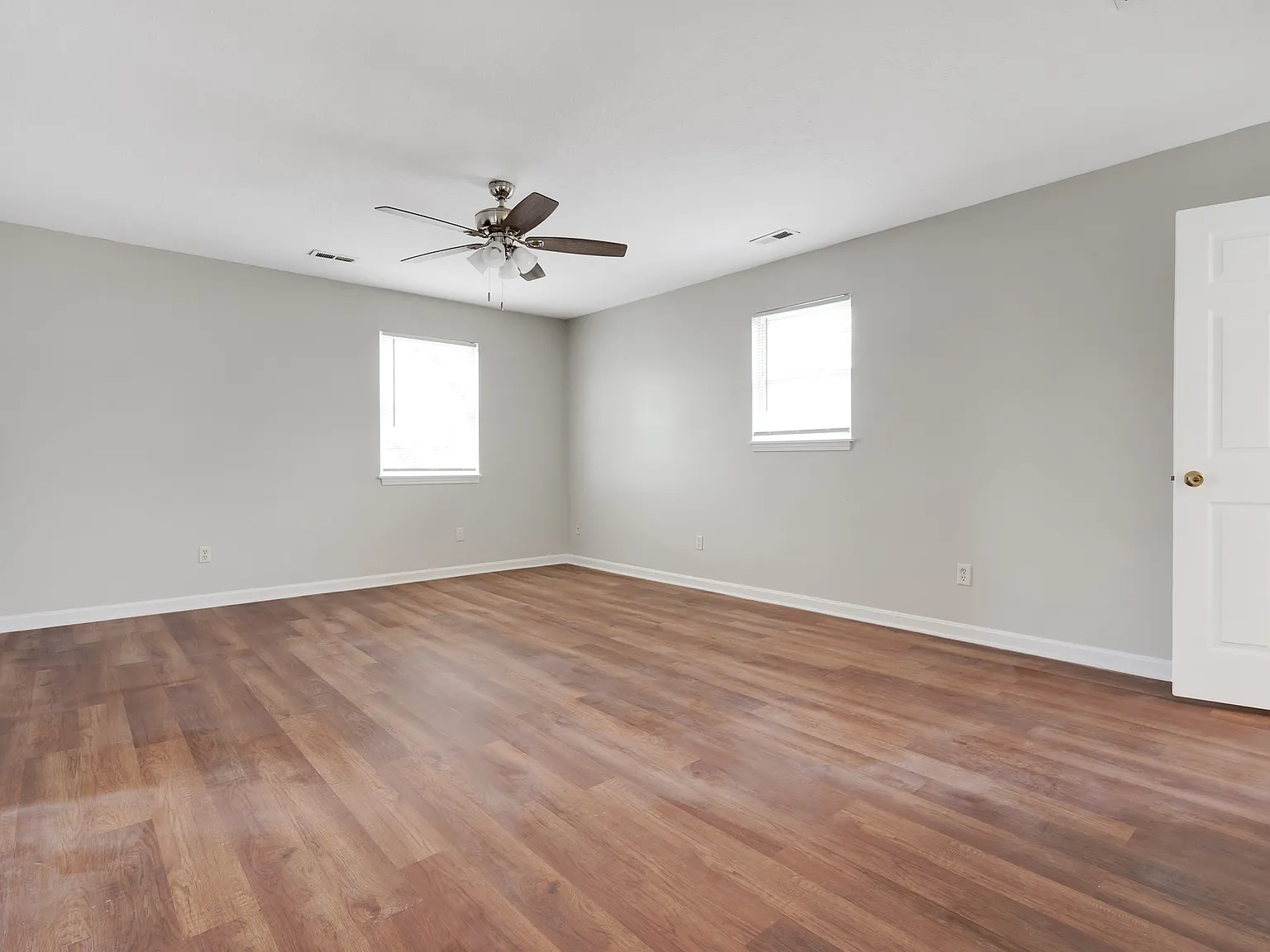 3 bed, 923 sqft, $1,450 — Photo 3