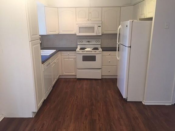 4th image of 1017 E Martin Ln