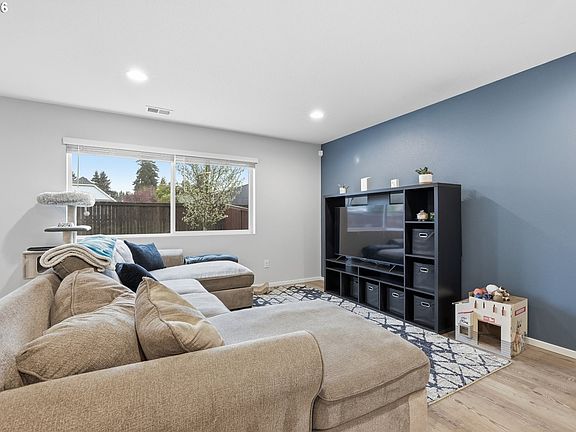 4th image of 653 NE 138th Pl #93