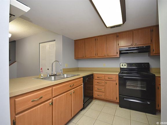 5th image of 3065 NW 28th Cir
