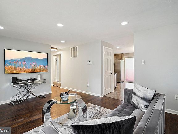 5th image of 7107 Sugrue Ct