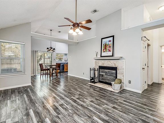 3rd image of 907 Sylvan Creek Dr