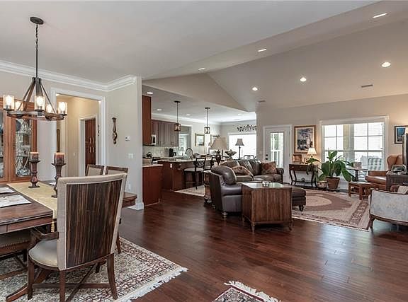 5th image of 1934 45th Avenue Pl NE