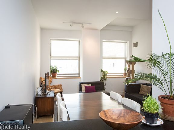 3rd image of 110 Livingston St APT 9J