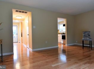 8560 Beacon Point Dr, Pasadena, MD 21122