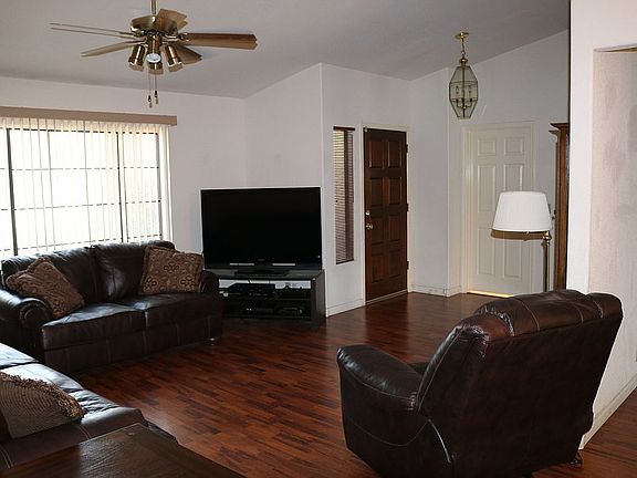 Living Room/Entry