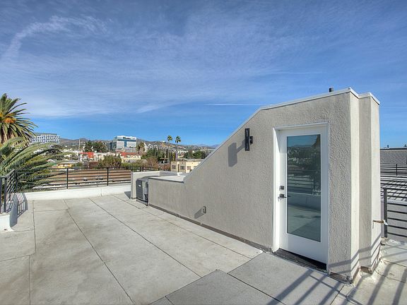 2nd image of 1130 Tamarind Ave