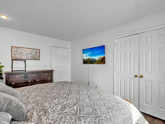4th image of 707B Bagwell Ct #B