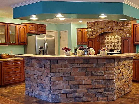 Kitchen (14.5x14) from entry