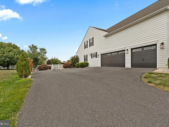 4th image of 23 Kirkcaldy Ln
