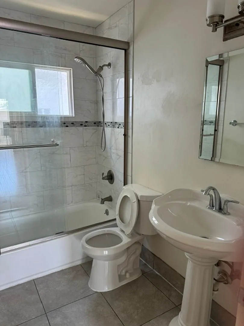 1229 North Spaulding Avenue — Photo 3