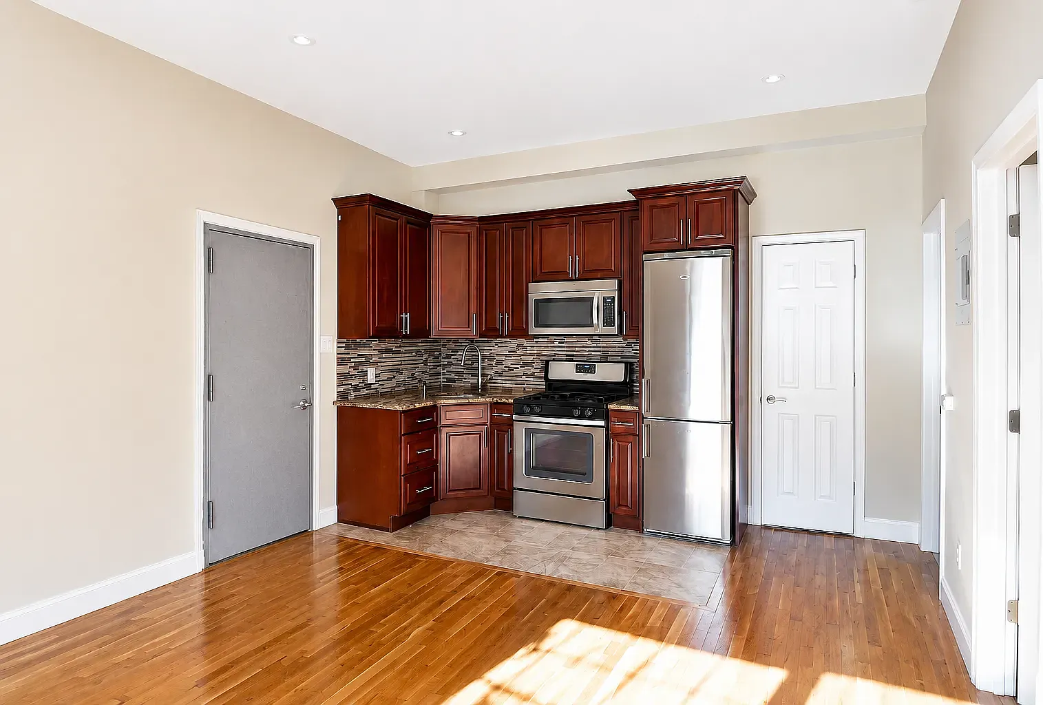 607 Gates Avenue — Photo 2