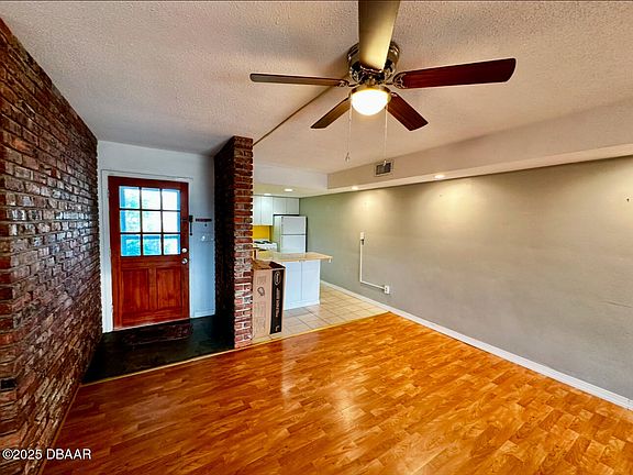 4th image of 215 S Venetian Way #A
