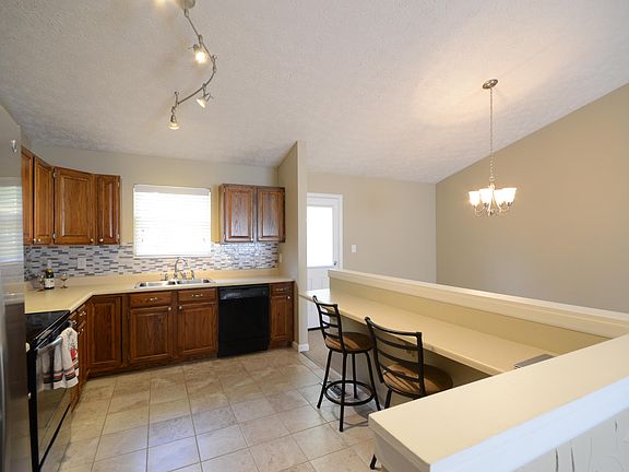5th image of 4314 NW Holiday Blvd