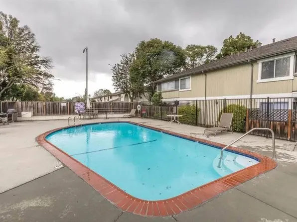 1050 Delna Manor Ln, San Jose, CA 95128